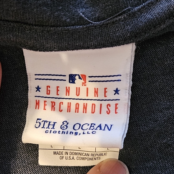 Women's Large Minnesota Twins Short Sleeve V-neck T-shirt - Picture 2 of 5